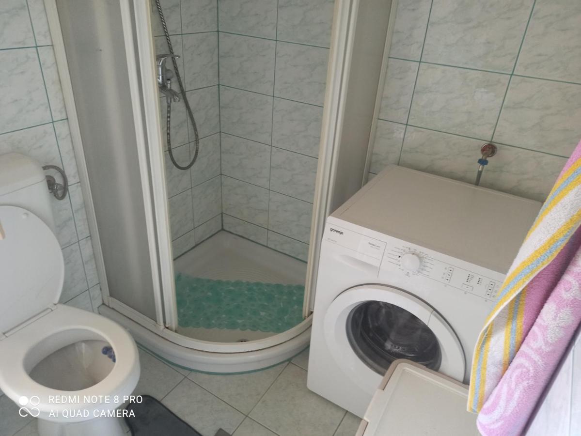 Studio Apartman Lea Pula Exterior foto